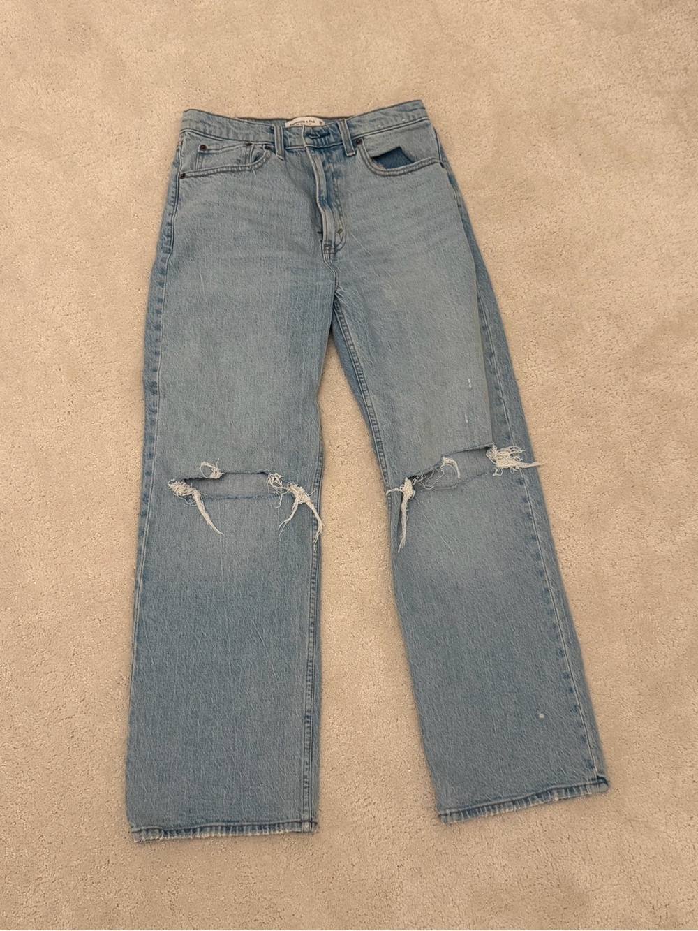 BRAND NEW Abercrombie Light Wash 90s Relaxed Jean High Rise